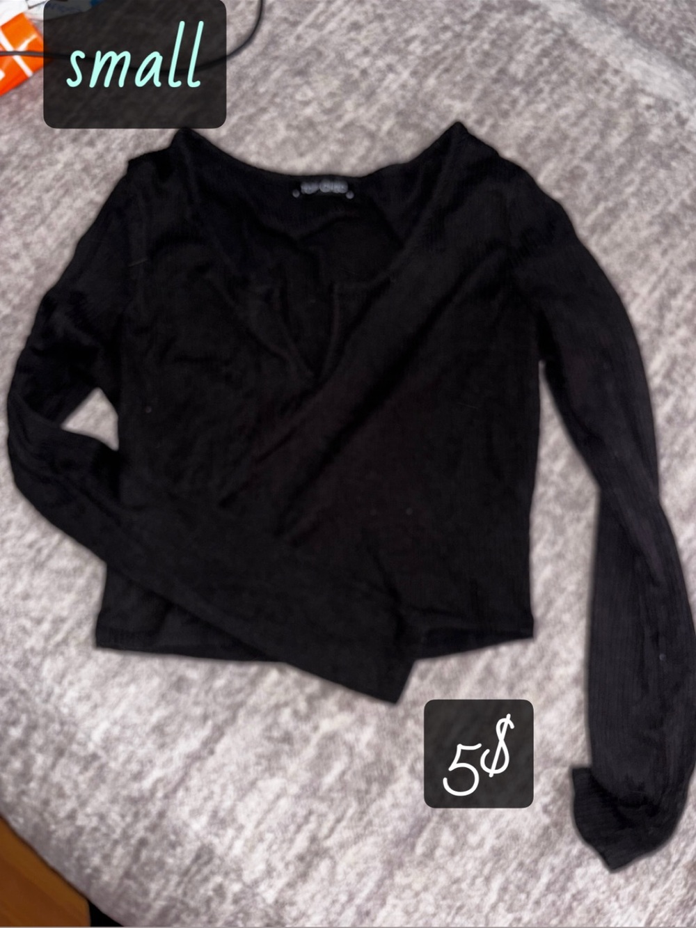 Black Long-Sleeve V-Neck Ribbed Top - Small
